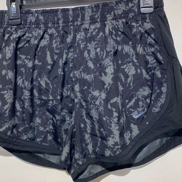 Nike Women's Black Gray Dri-Fit Tempo Printed Athletic Running Shorts Large - Picture 1 of 7